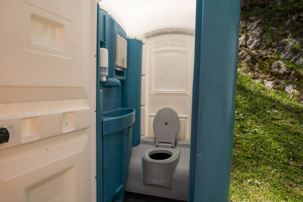 Best VIP or Luxury Restroom Trailers  in Louise, TX